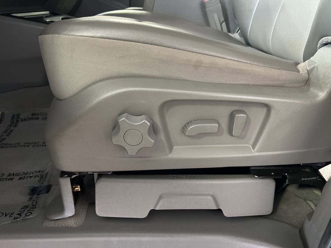 Used 2017 Nissan NV 3500 SV image 68