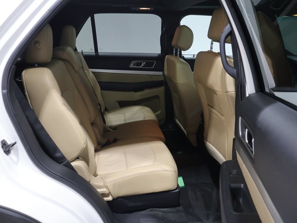 Used 2016 Ford Explorer XLT w/ Equipment Group 202A AWD/4WD image 26