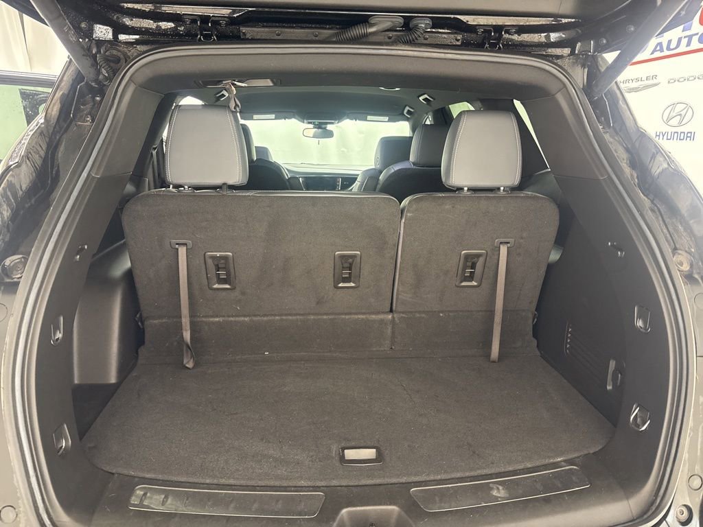 Used 2024 Buick Enclave Essence w/ Sport Touring Edition image 12