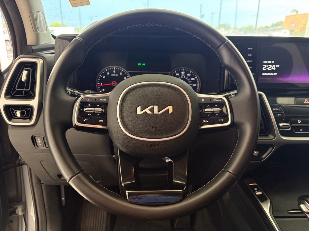 Used 2022 Kia Sorento S FWD image 4