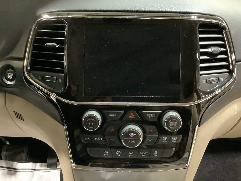 Certified 2022 Jeep Grand Cherokee Laredo E w/ Security & Convenience Group image 28