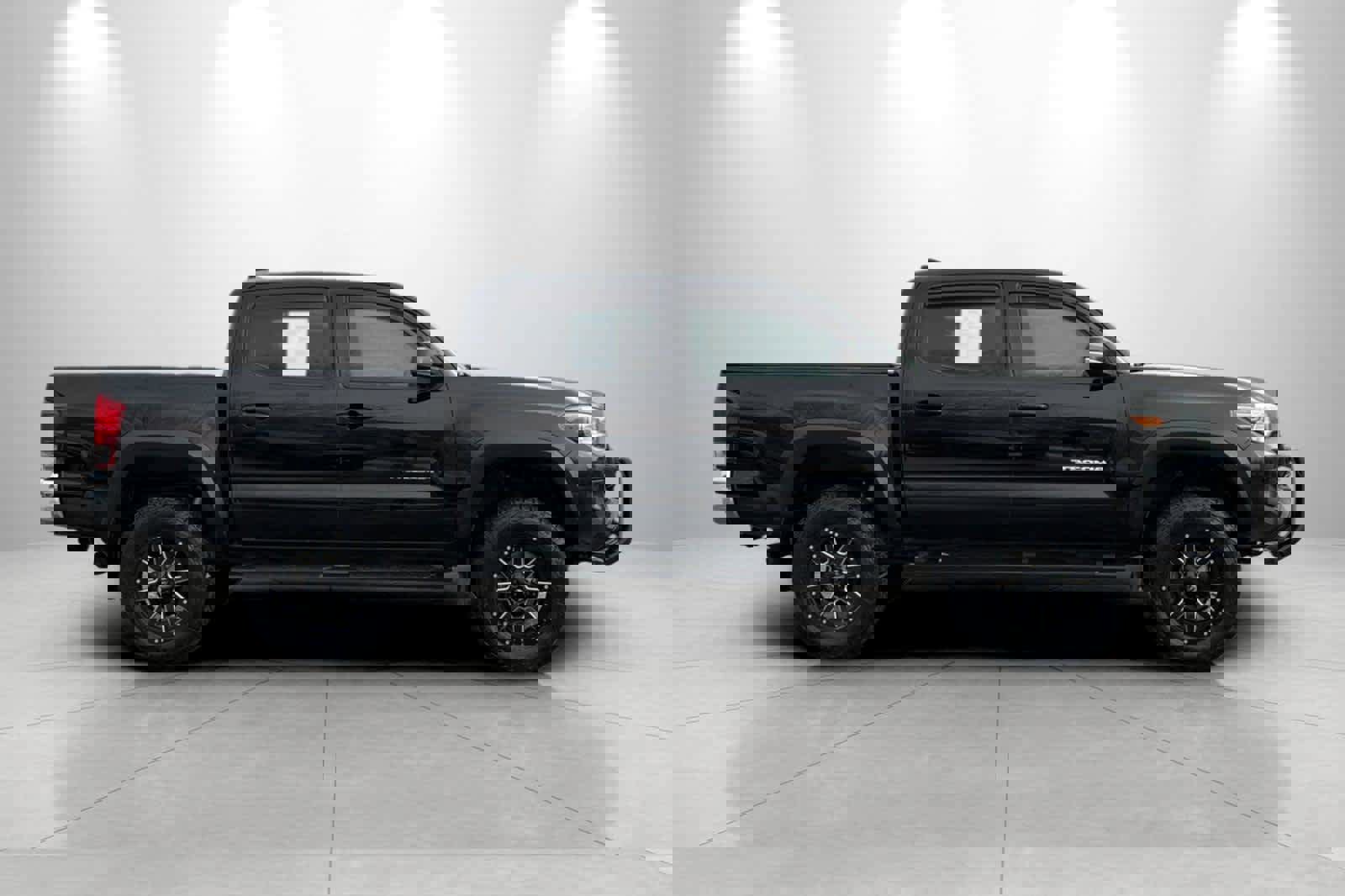 Used 2017 Toyota Tacoma TRD Off-Road image 8