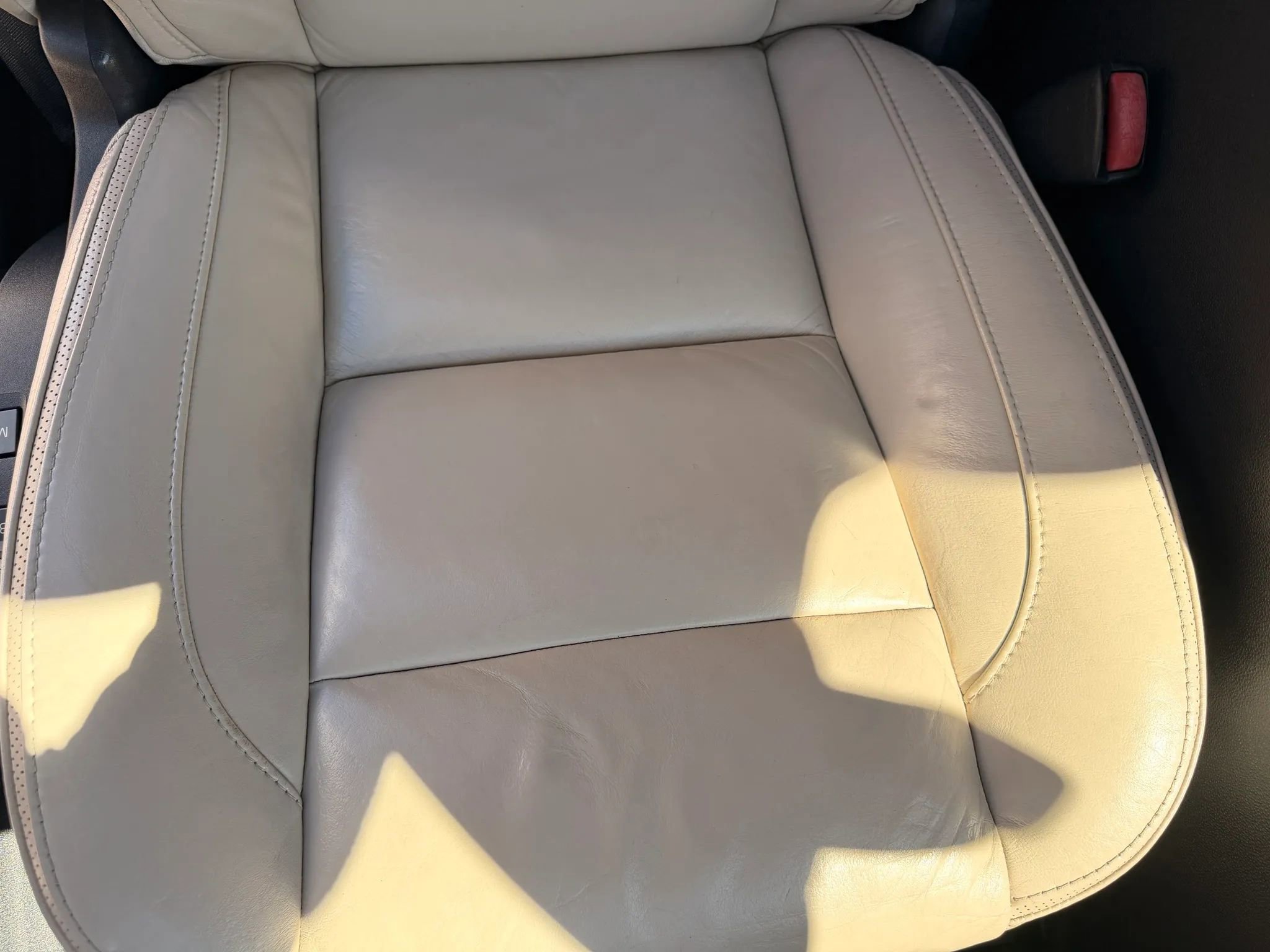 Used 2011 Volvo C70 T5 w/ Multimedia Pkg image 24