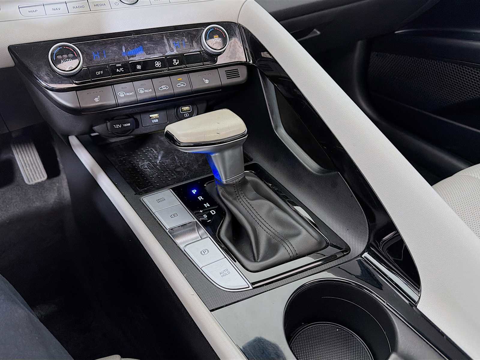 Used 2021 Hyundai Elantra Limited w/ Cargo Package image 15