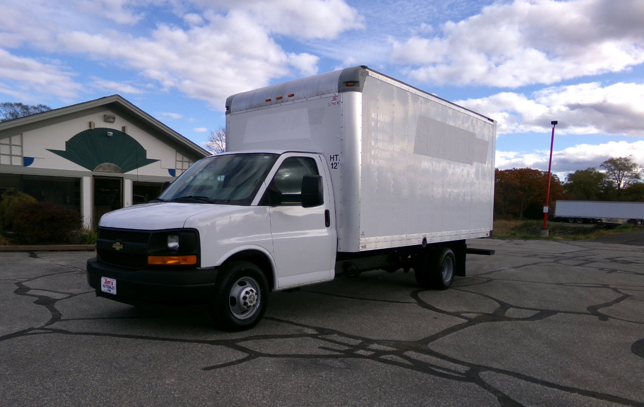 Used 2017 Chevrolet Express 3500 Extended image 9