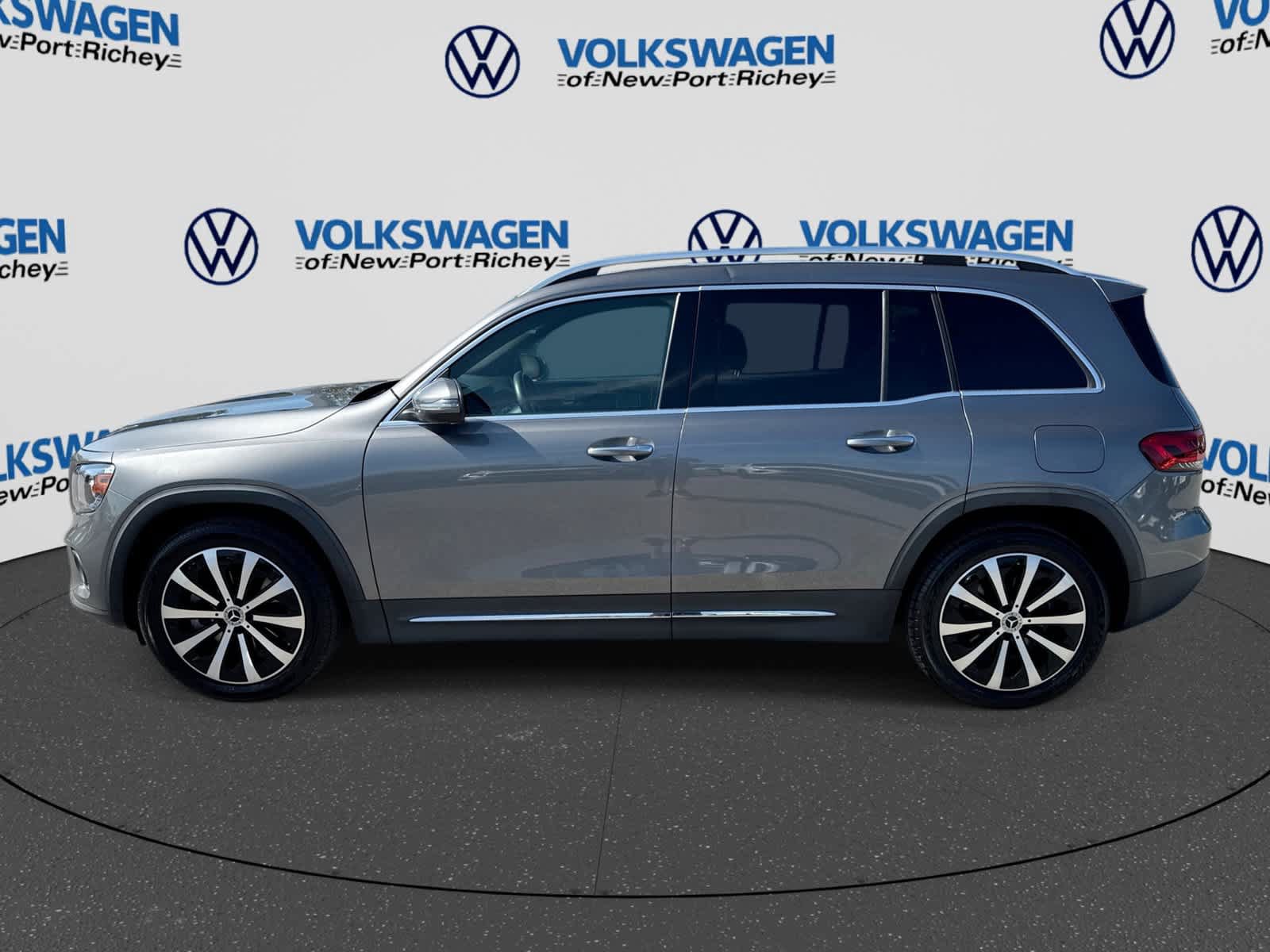 Used 2023 Mercedes-Benz GLB 250 w/ Premium Package image 11
