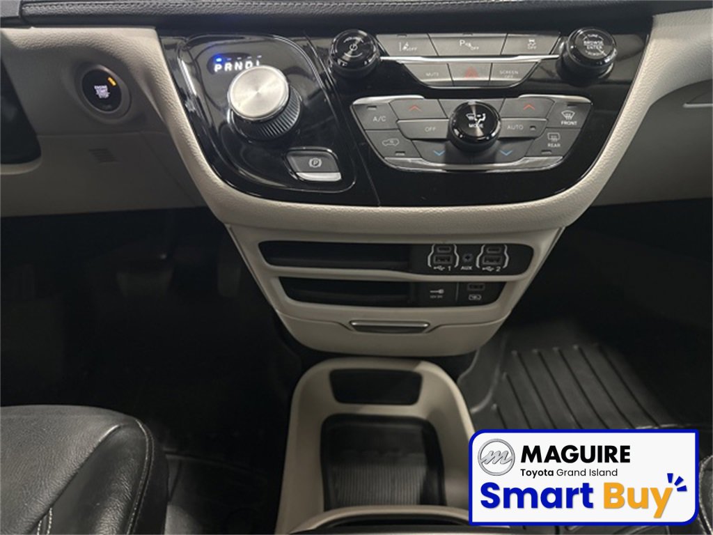 Used 2022 Chrysler Pacifica Touring-L image 11