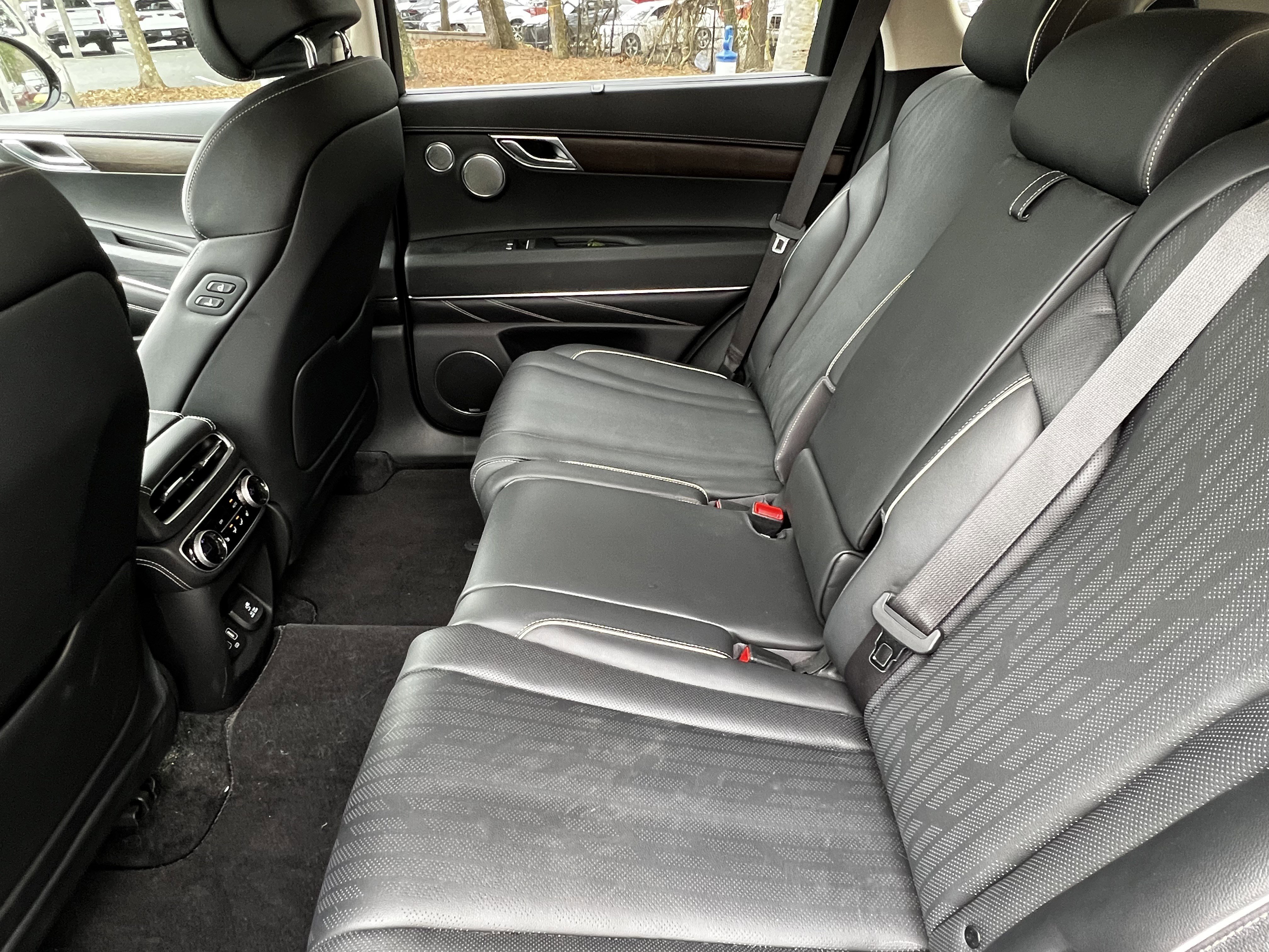 Used 2023 Genesis GV80 2.5T w/ Prestige 20" Package image 32