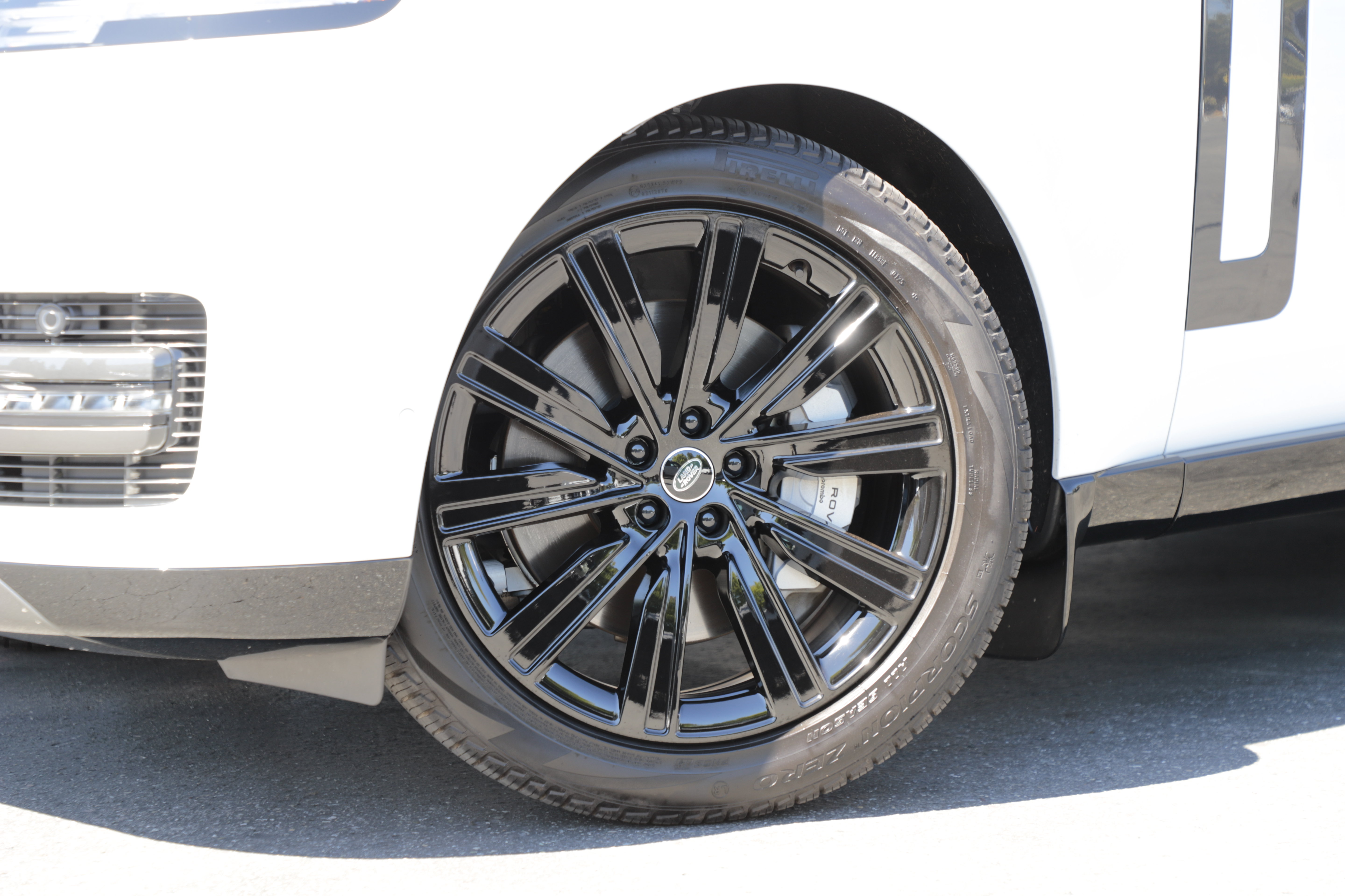 Certified 2025 Land Rover Range Rover SE AWD/4WD image 2
