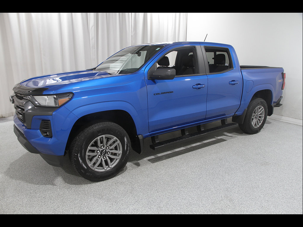 Certified 2024 Chevrolet Colorado LT w/ LT Convenience Package II AWD/4WD image 3