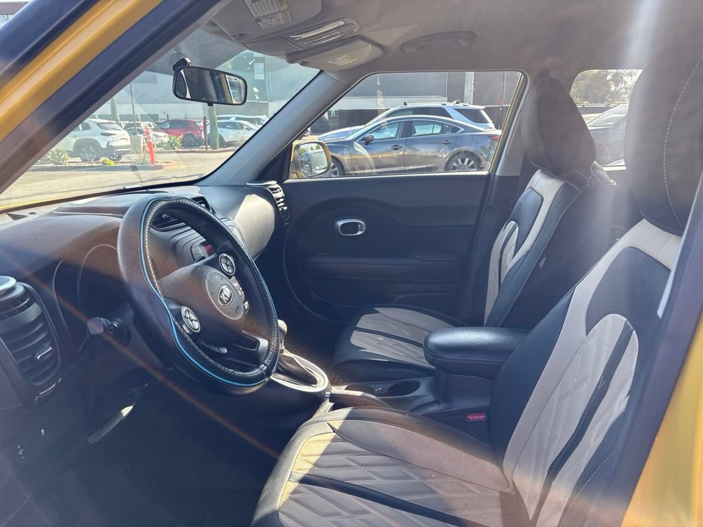 Used 2014 Kia Soul + FWD image 12