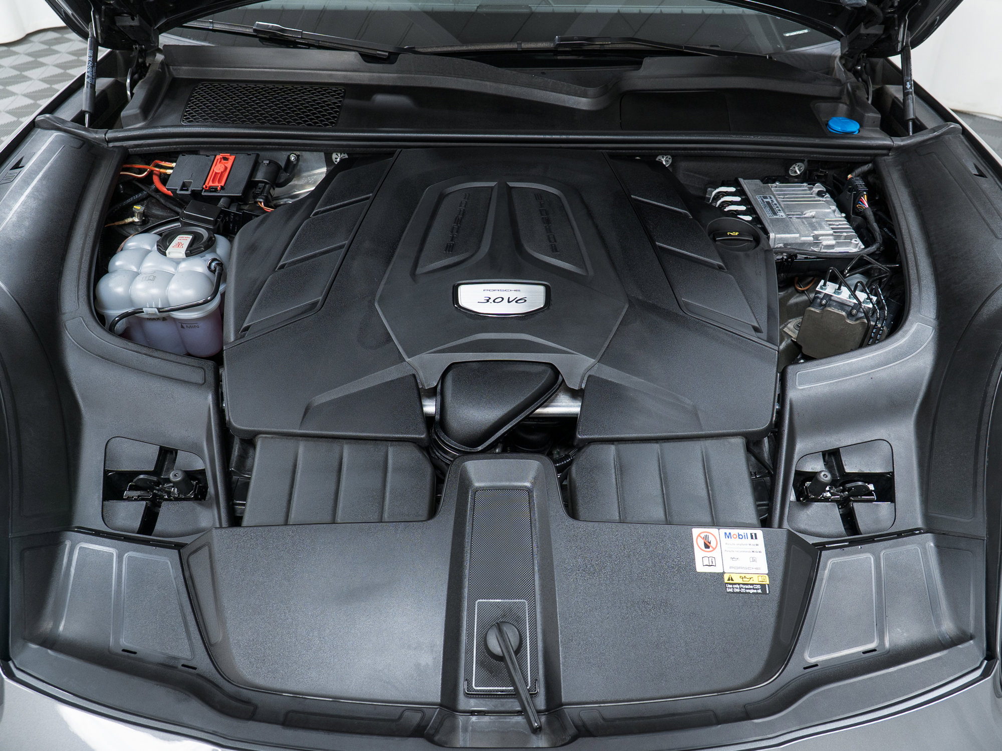 Certified 2023 Porsche Cayenne image 12