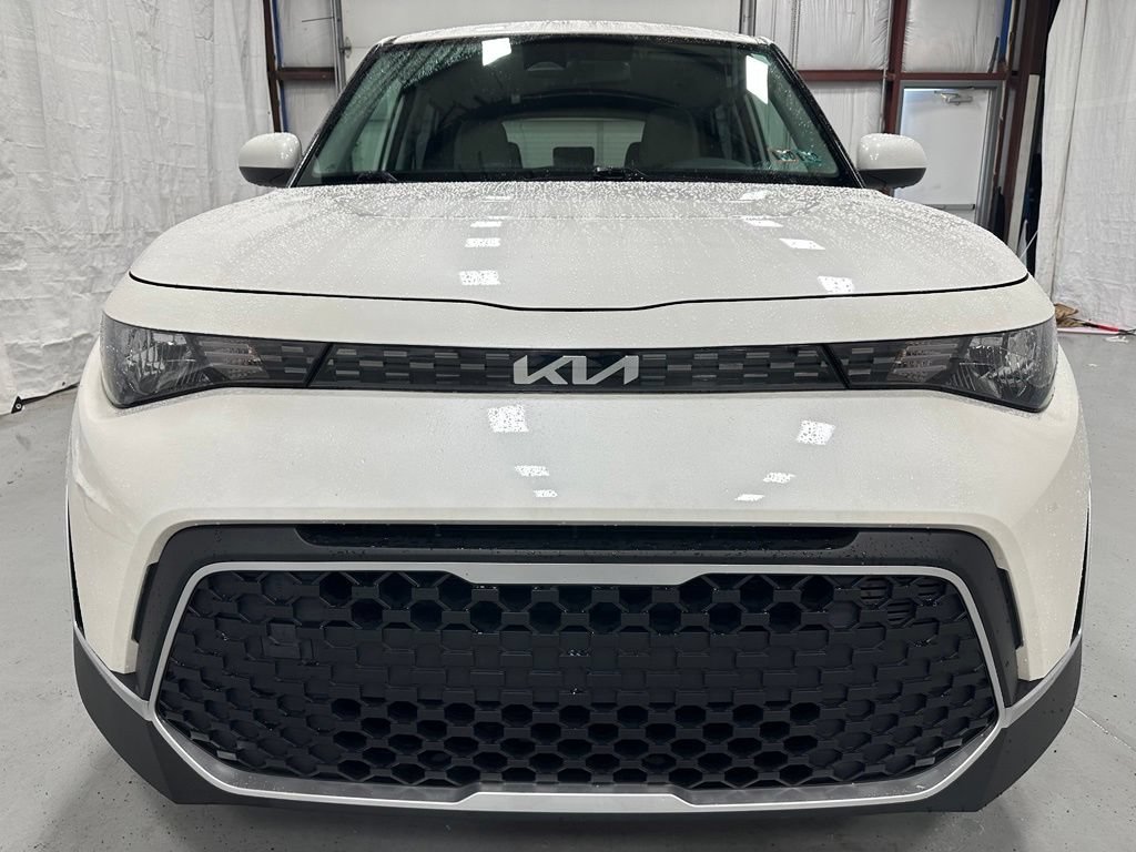 Used 2023 Kia Soul LX w/ LX Technology Package FWD image 2