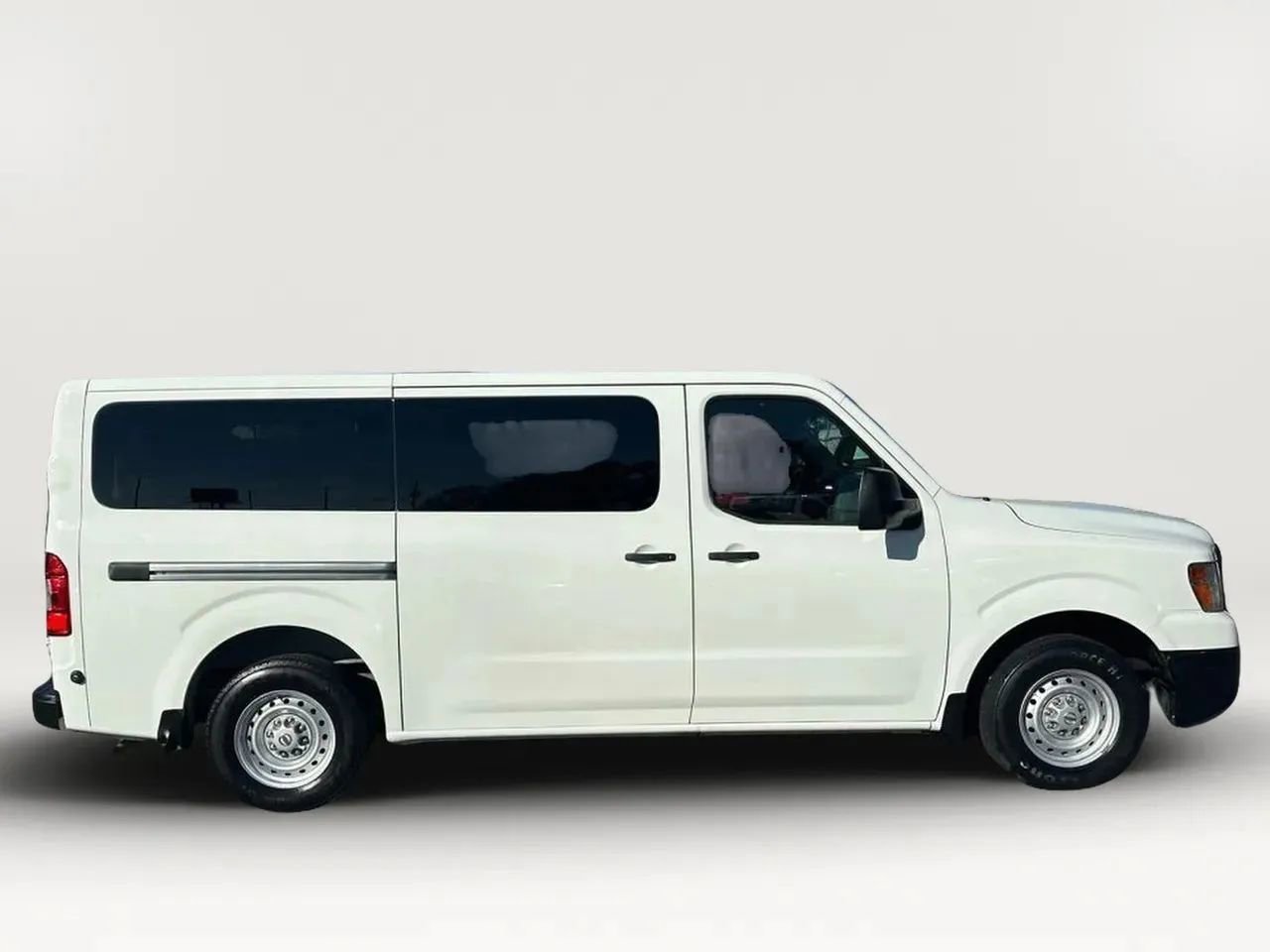 Used 2016 Nissan NV 3500 S image 3