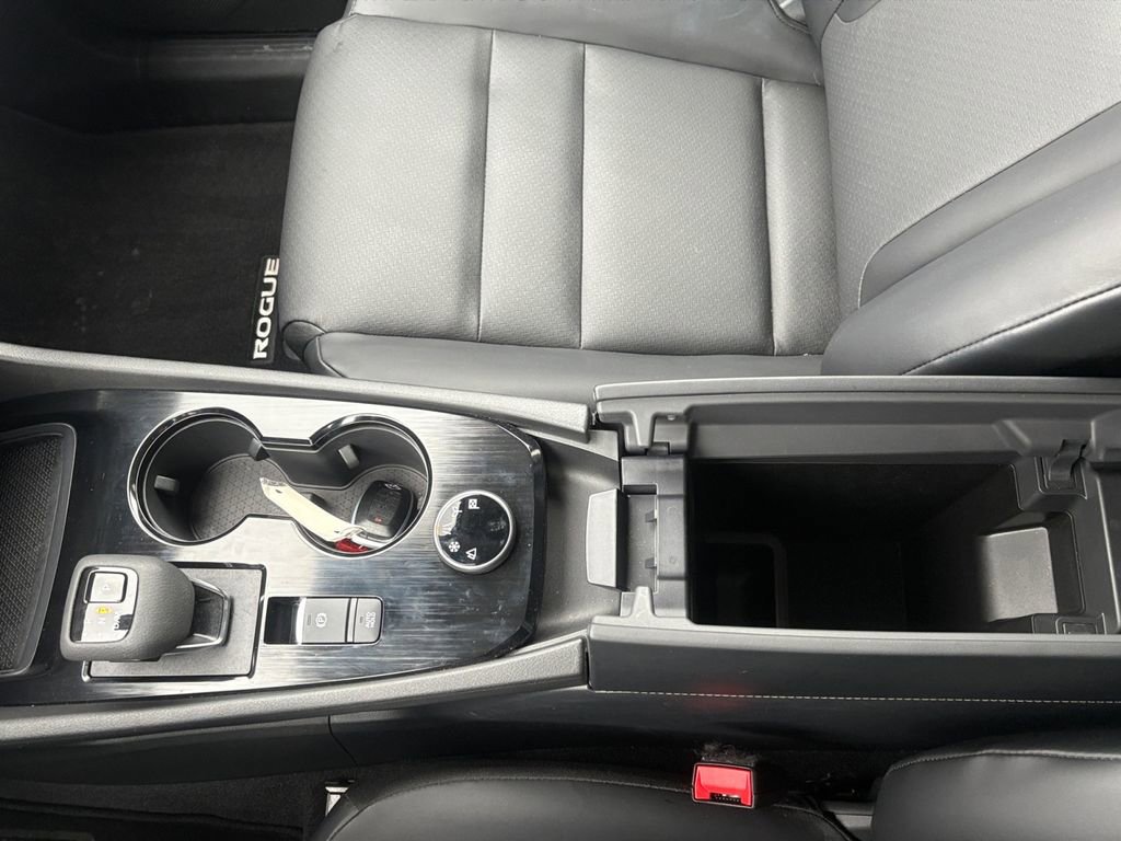 Used 2026 Nissan Rogue SV w/ SV Premium Package image 27