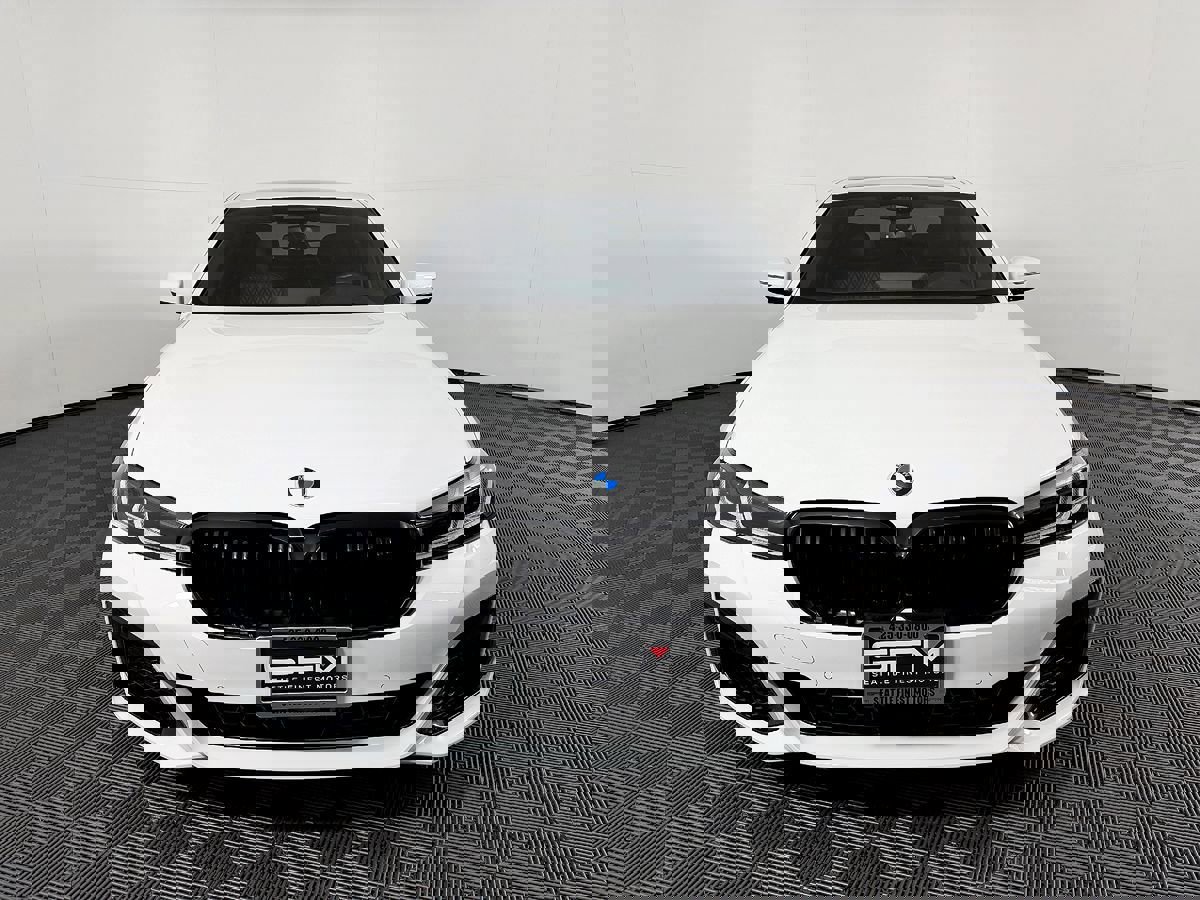 Used 2022 BMW M550i xDrive w/ Executive Package image 4