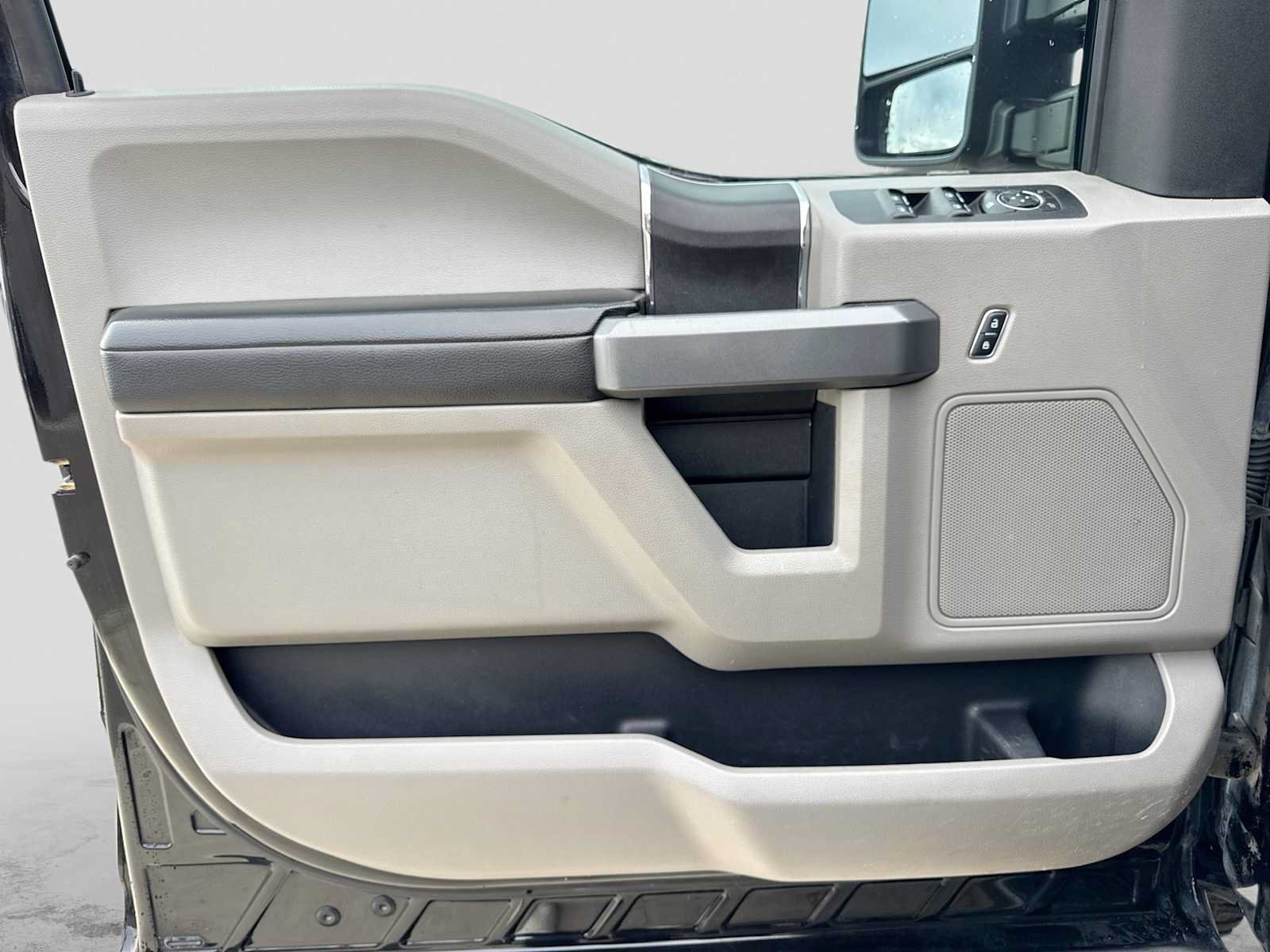Used 2017 Ford F150 XLT AWD/4WD image 29