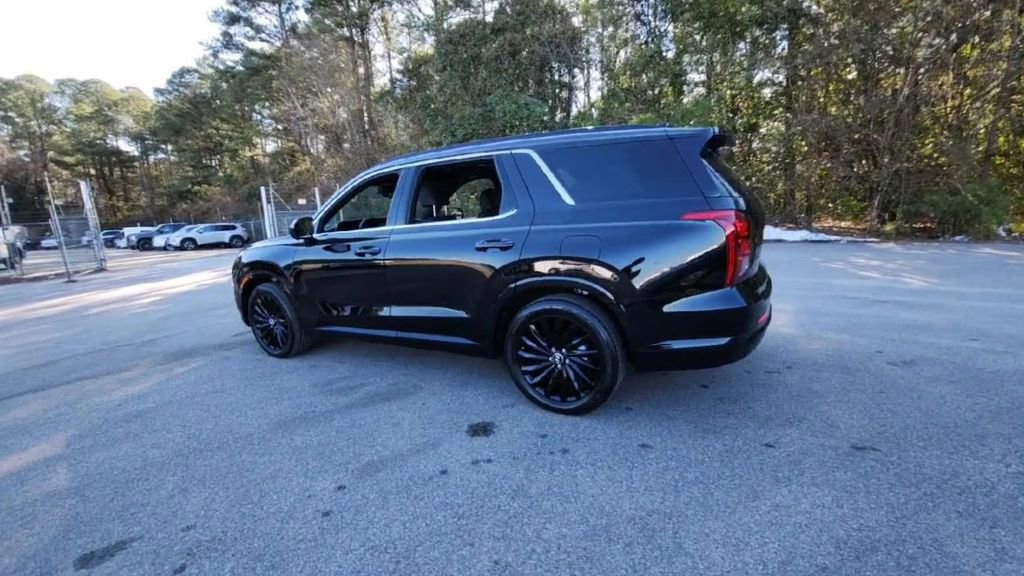 Used 2024 Hyundai Palisade Calligraphy image 3
