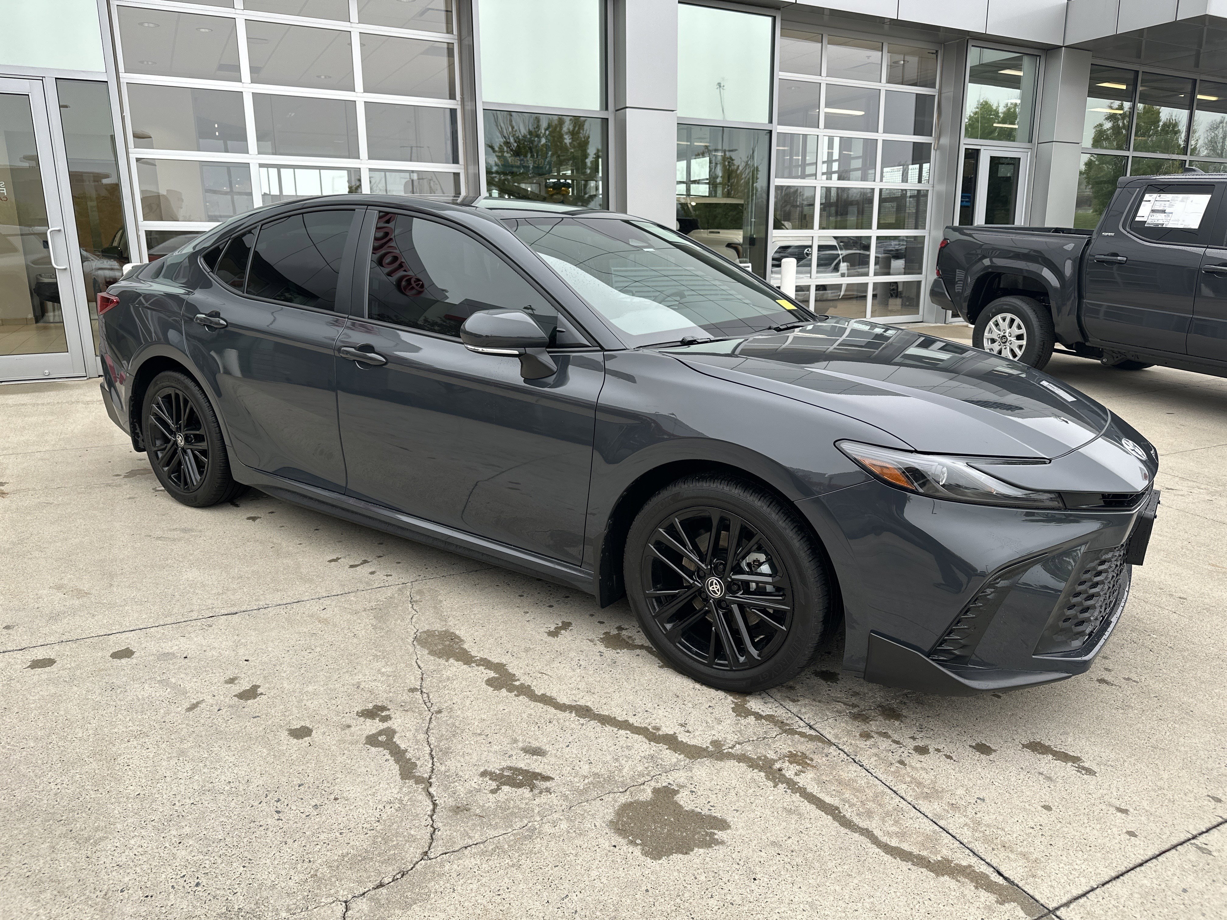 Used 2026 Toyota Camry SE AWD/4WD image 2