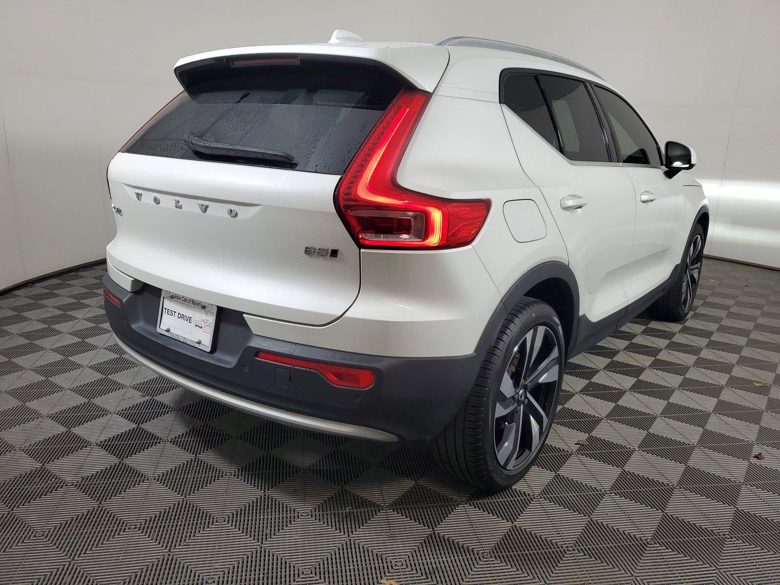 Used 2024 Volvo XC40 B5 Plus w/ Protection Package Premier AWD/4WD image 6