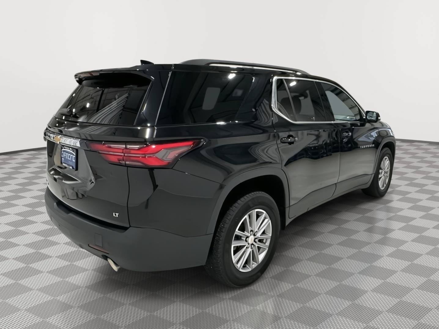 Used 2022 Chevrolet Traverse LT w/ LPO, Floor Liner Package AWD/4WD image 5