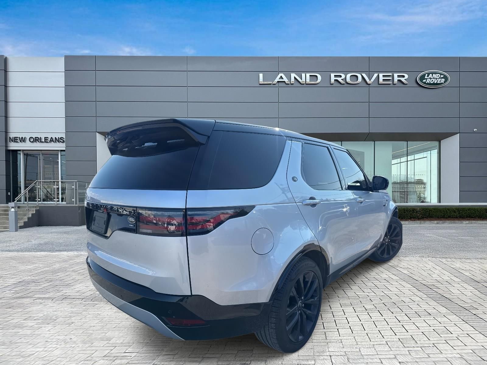 Used 2022 Land Rover Discovery S R-Dynamic image 6
