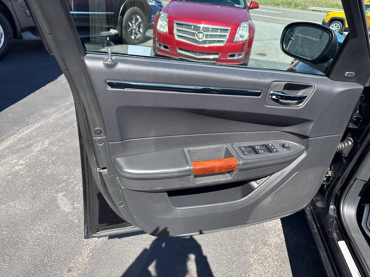 Used 2010 Chrysler 300 C w/ Luxury Group II AWD/4WD image 14
