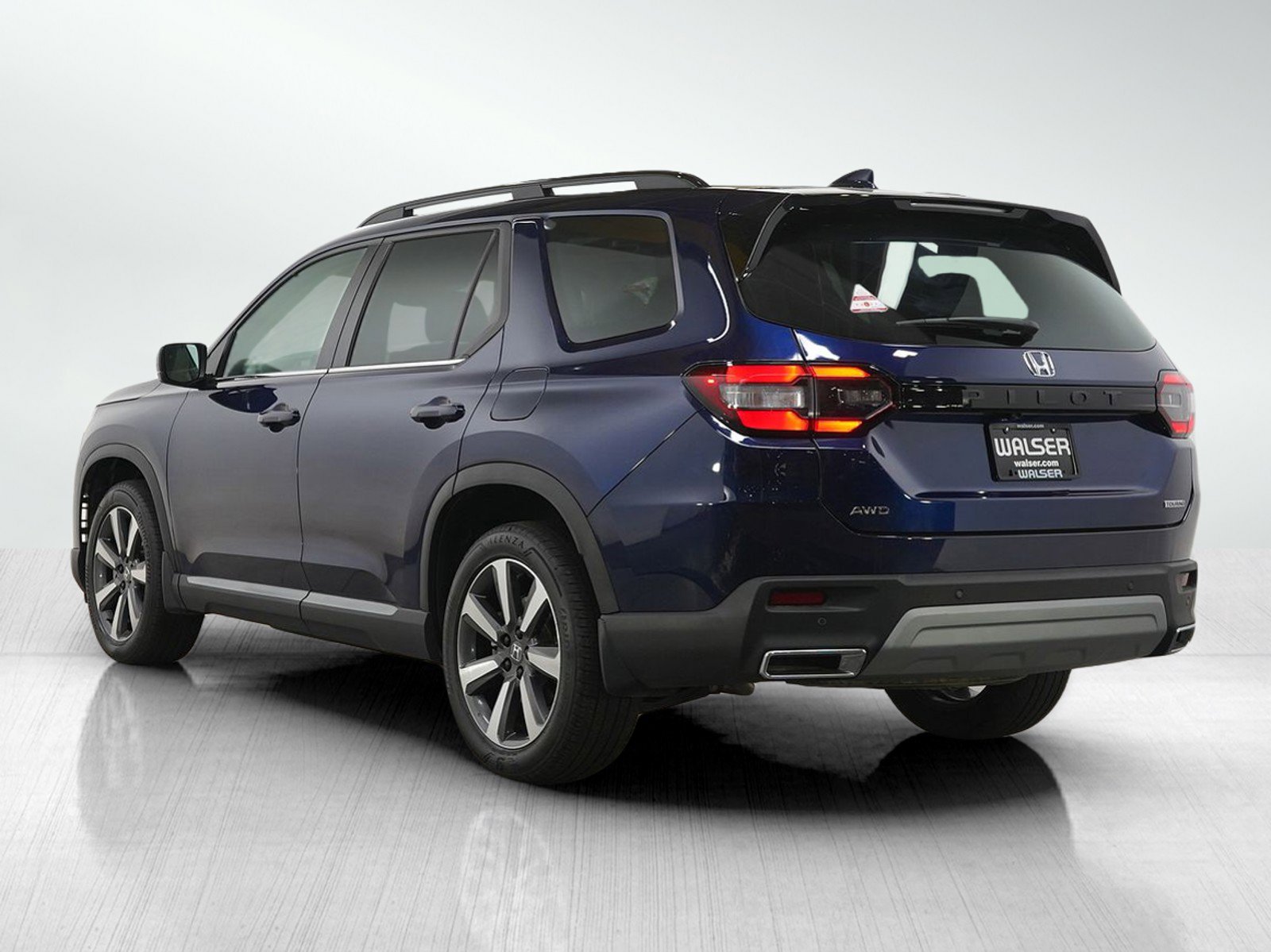 Used 2024 Honda Pilot Touring image 3