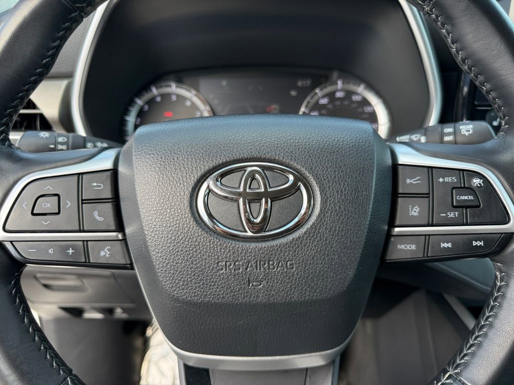 Used 2023 Toyota Highlander XLE AWD/4WD image 21