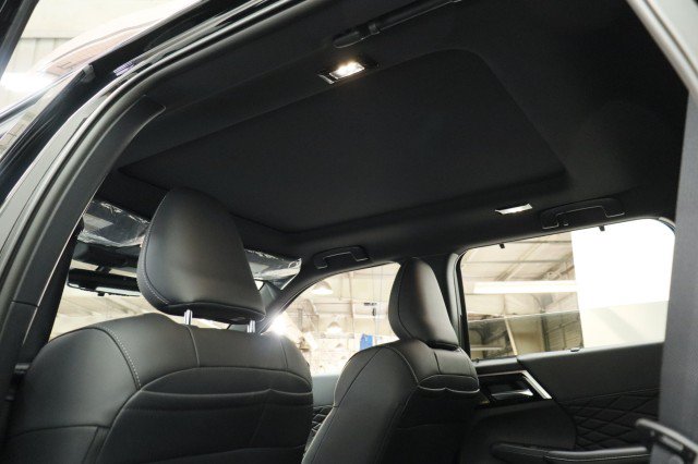 New 2026 Mitsubishi Outlander SEL Black Edition FWD image 23