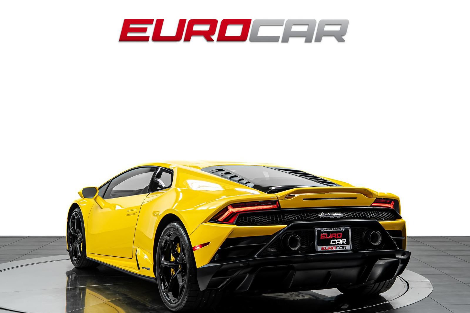 Used 2021 Lamborghini Huracan EVO RWD image 3