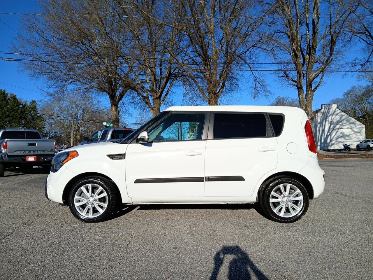 Used 2013 Kia Soul + image 1