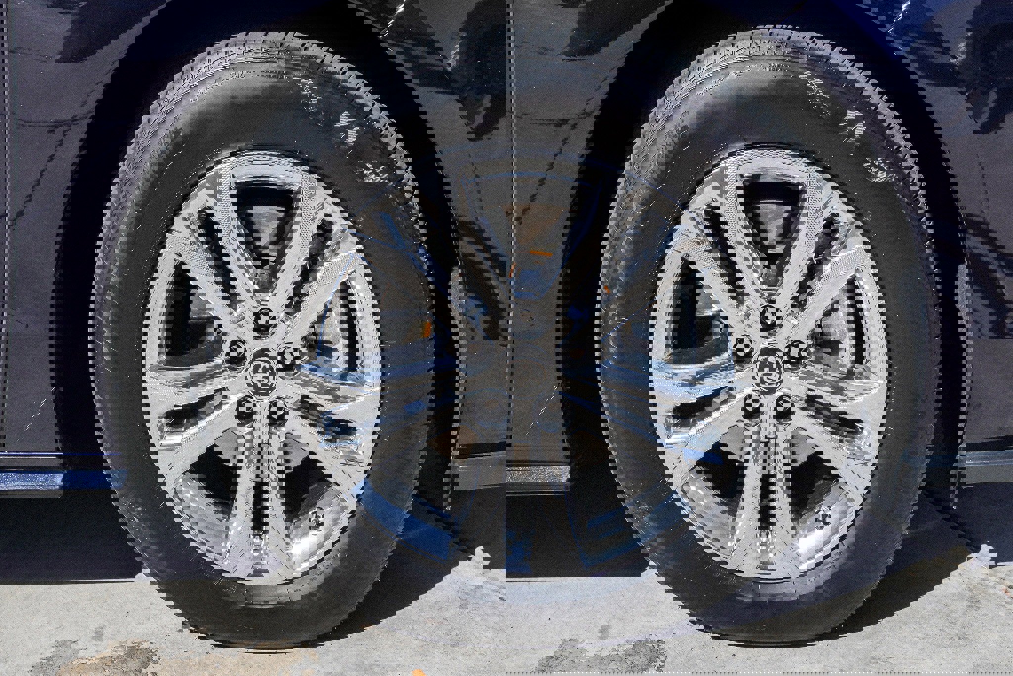 Used 2023 Toyota Sienna XSE image 10