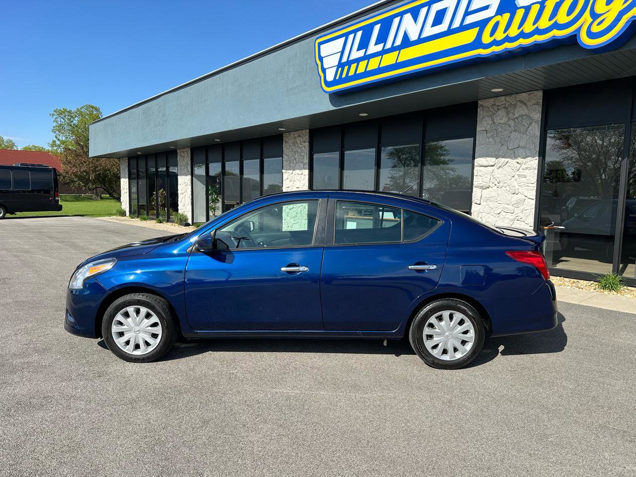 Used 2019 Nissan Versa SV FWD image 4