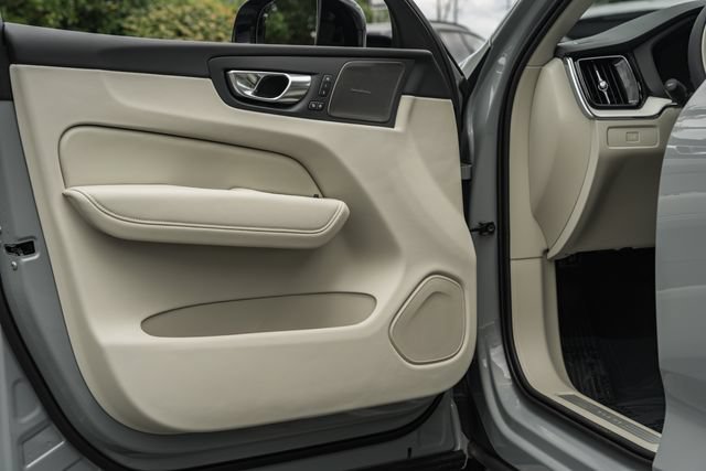 New 2026 Volvo XC60 B5 Ultra w/ Protection Package Premier AWD/4WD image 40