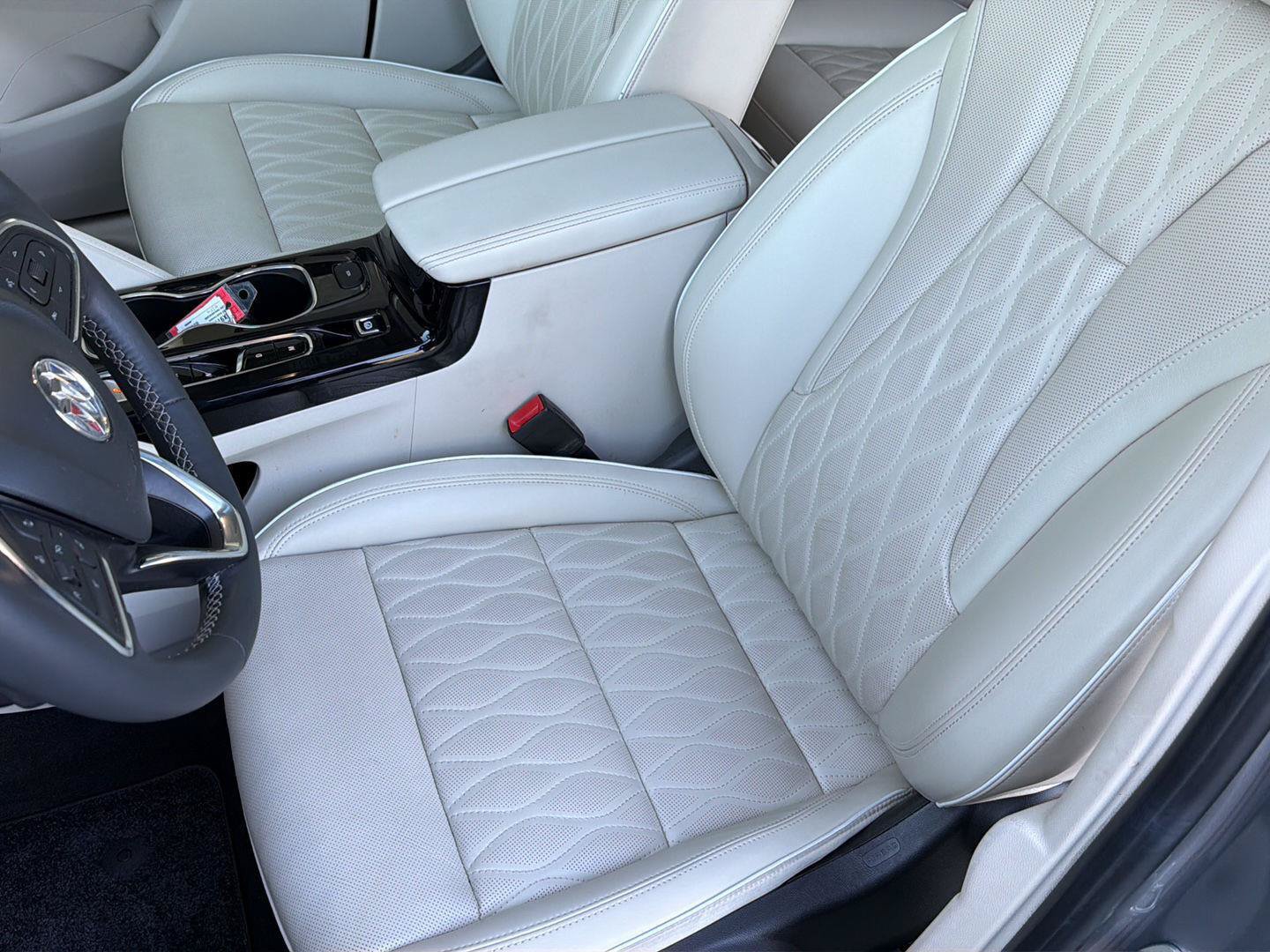 Used 2022 Buick Envision Avenir w/ Technology Package II FWD image 33