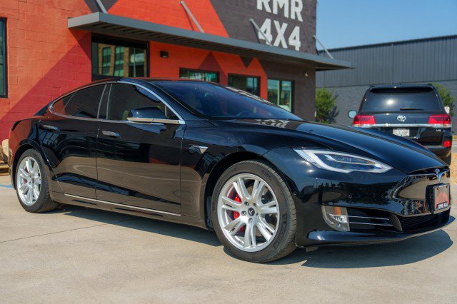 Used 2021 Tesla Model S Performance image 3