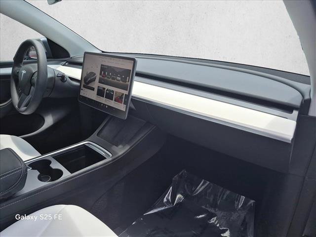 Used 2024 Tesla Model Y Long Range AWD/4WD image 23