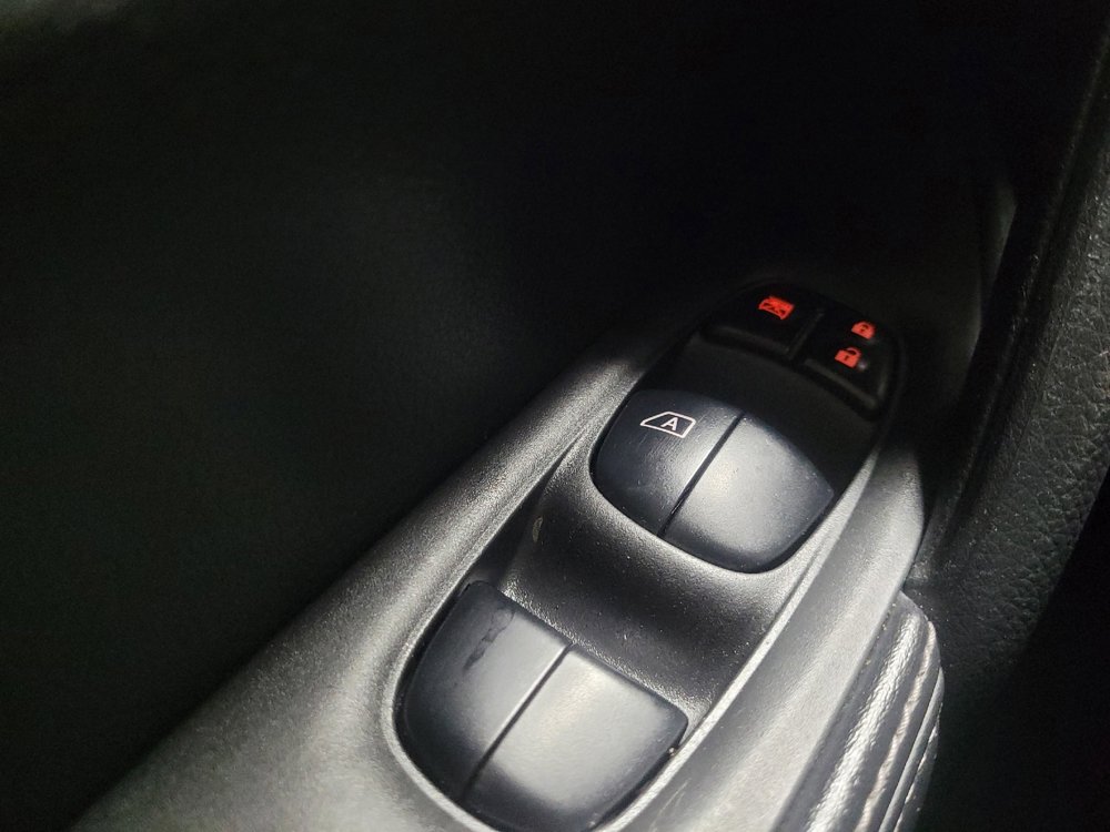 Used 2021 Nissan Rogue Sport S image 27