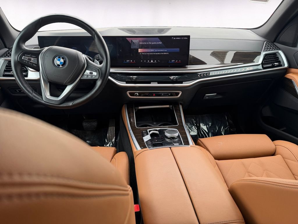 Used 2024 BMW X5 xDrive50e image 10