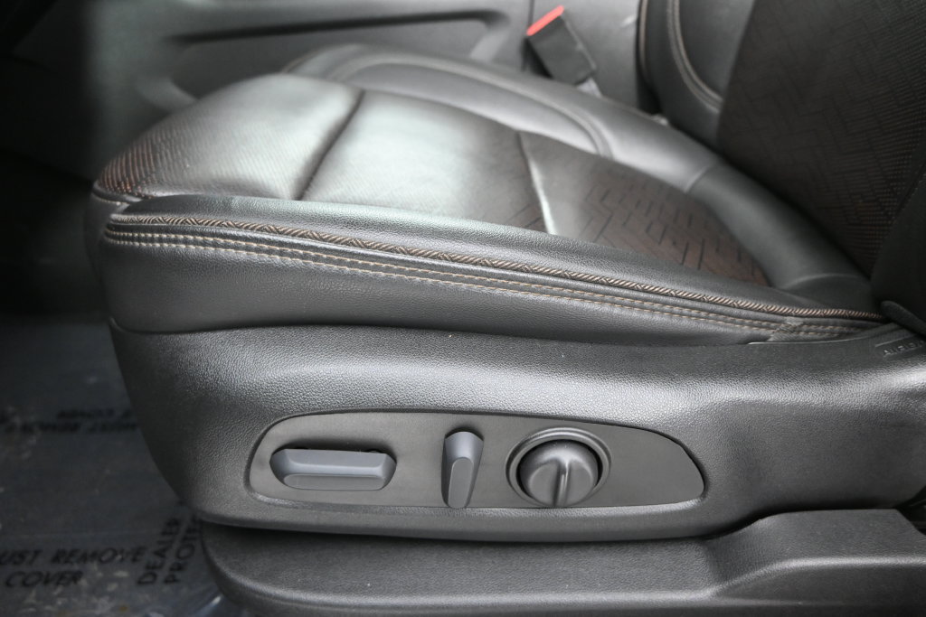 Used 2023 Chevrolet Traverse High Country w/ LPO, Floor Liner Package AWD/4WD image 22