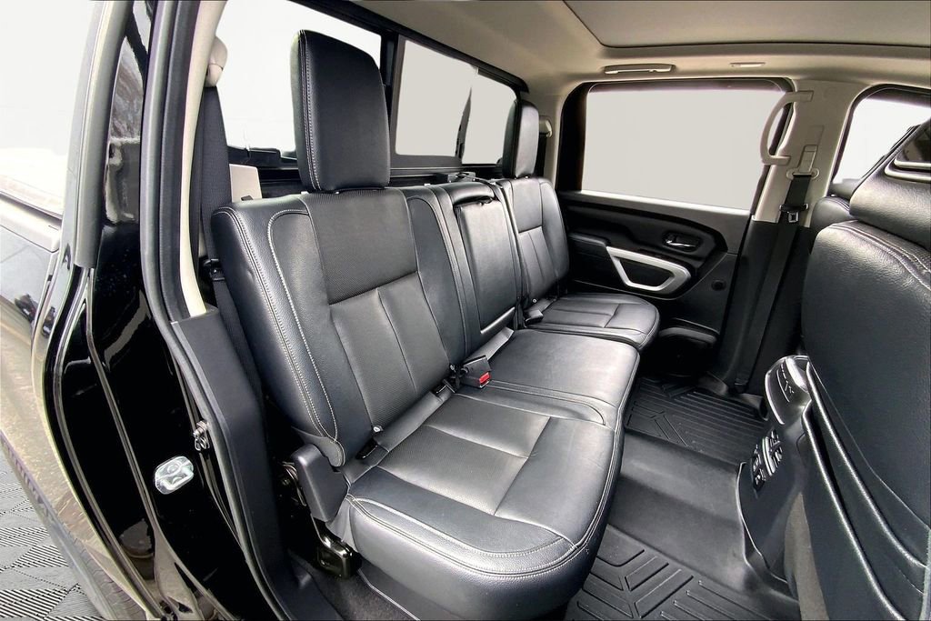Used 2021 Nissan Titan SL w/ Moonroof Package image 17