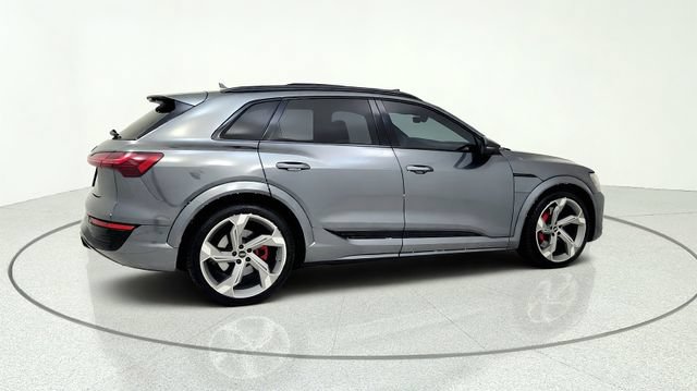 Used 2024 Audi Q8 e-tron Prestige AWD/4WD image 9