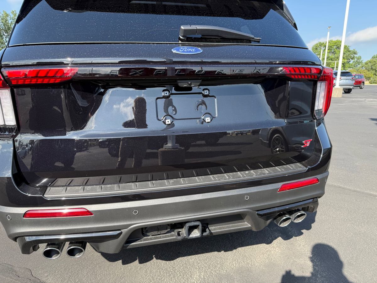 New 2025 Ford Explorer ST w/ Sun And Sound Package image 7