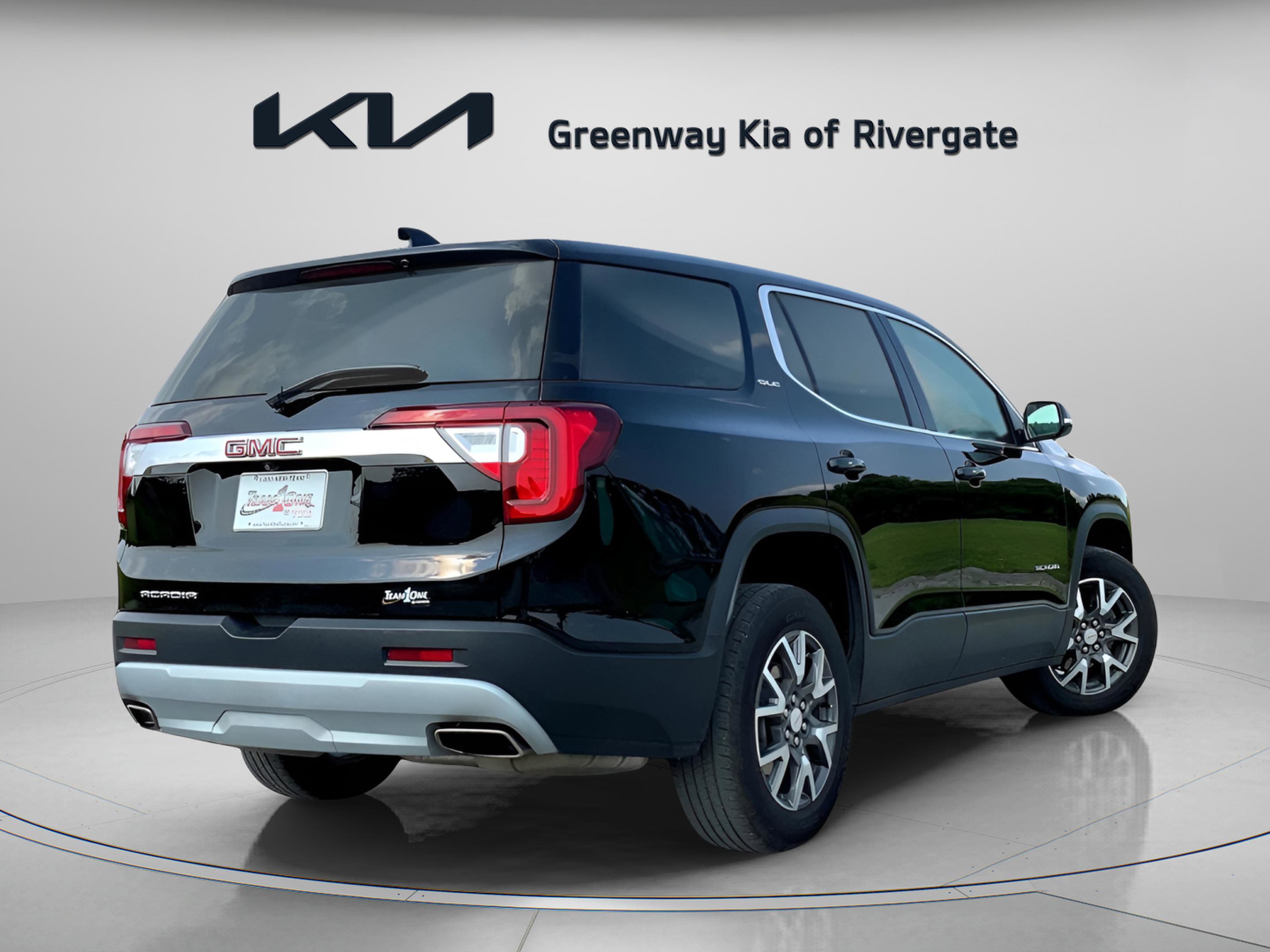 Used 2023 GMC Acadia SLE image 6