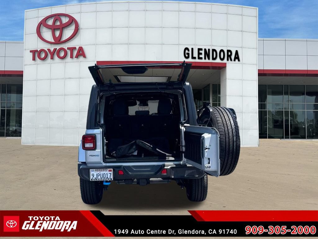 Used 2024 Jeep Wrangler Unlimited w/ Convenience Group AWD/4WD image 16