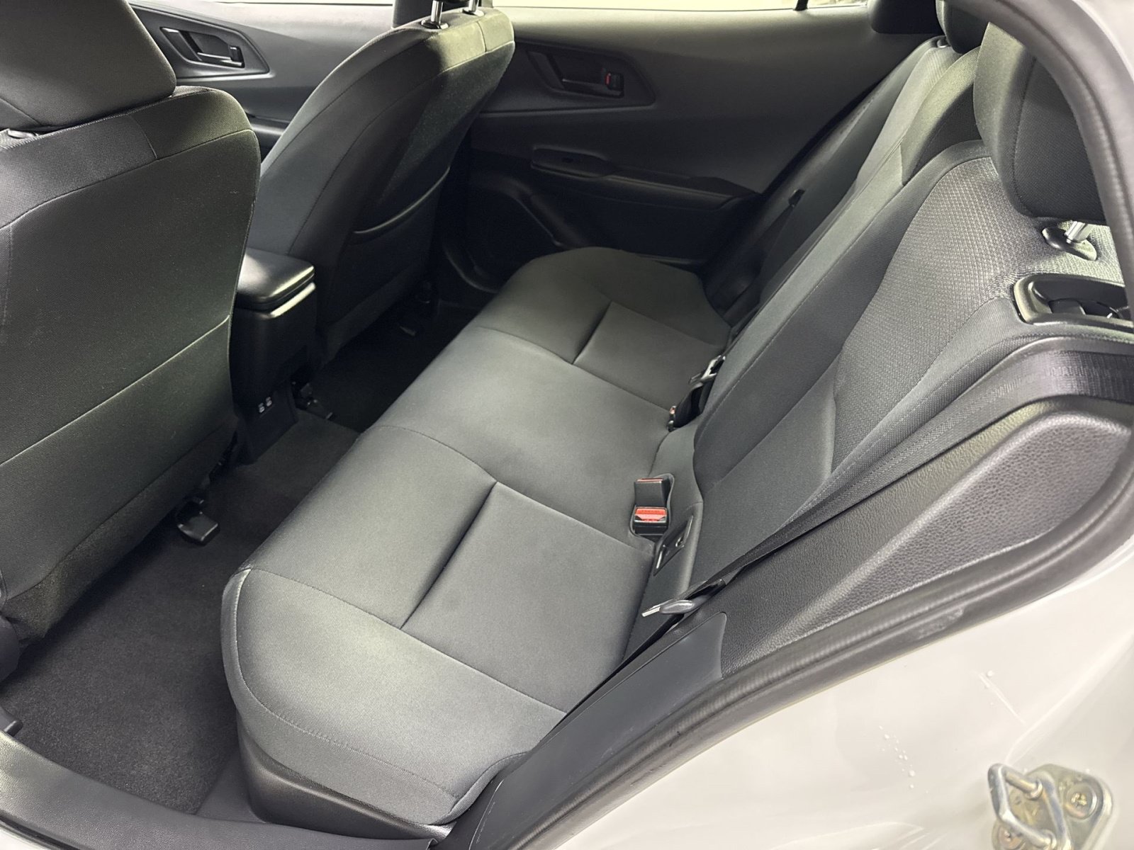 Used 2025 Toyota Prius LE AWD/4WD image 36