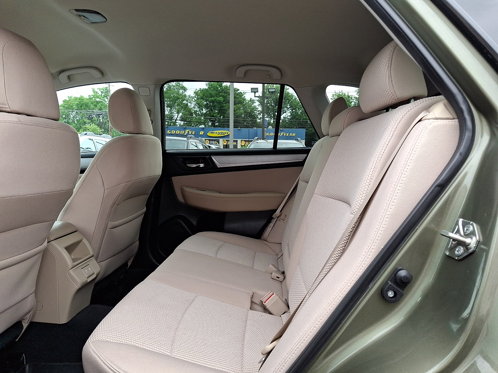 Used 2019 Subaru Outback 2.5i Premium AWD/4WD image 10