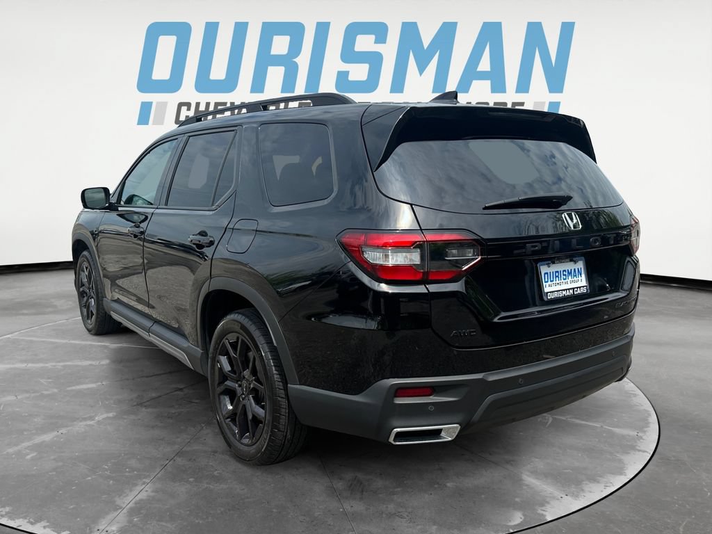 Used 2025 Honda Pilot Black Edition image 4