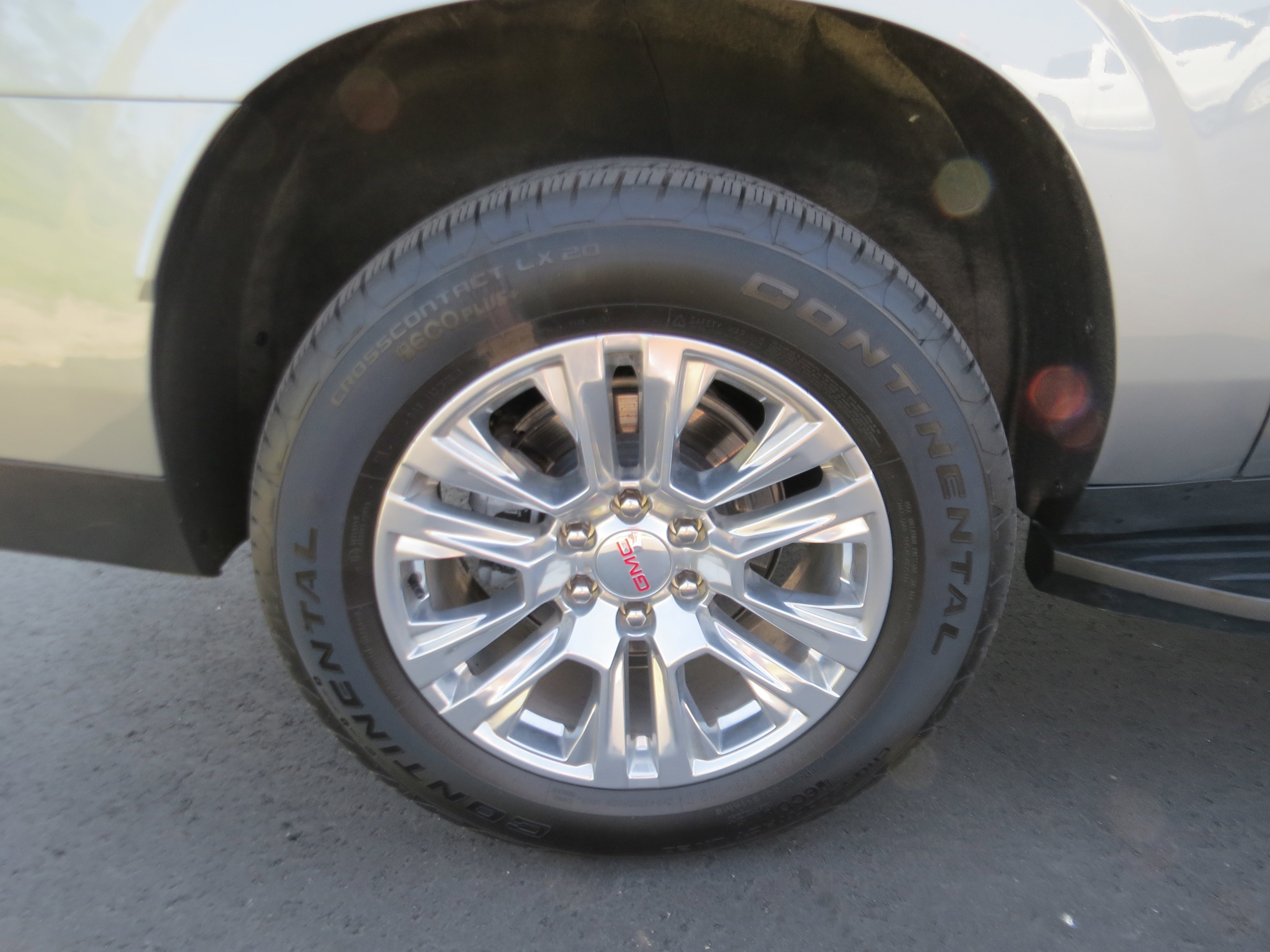 Used 2025 GMC Yukon XL Denali w/ LPO, Floor Liner Package AWD/4WD image 14